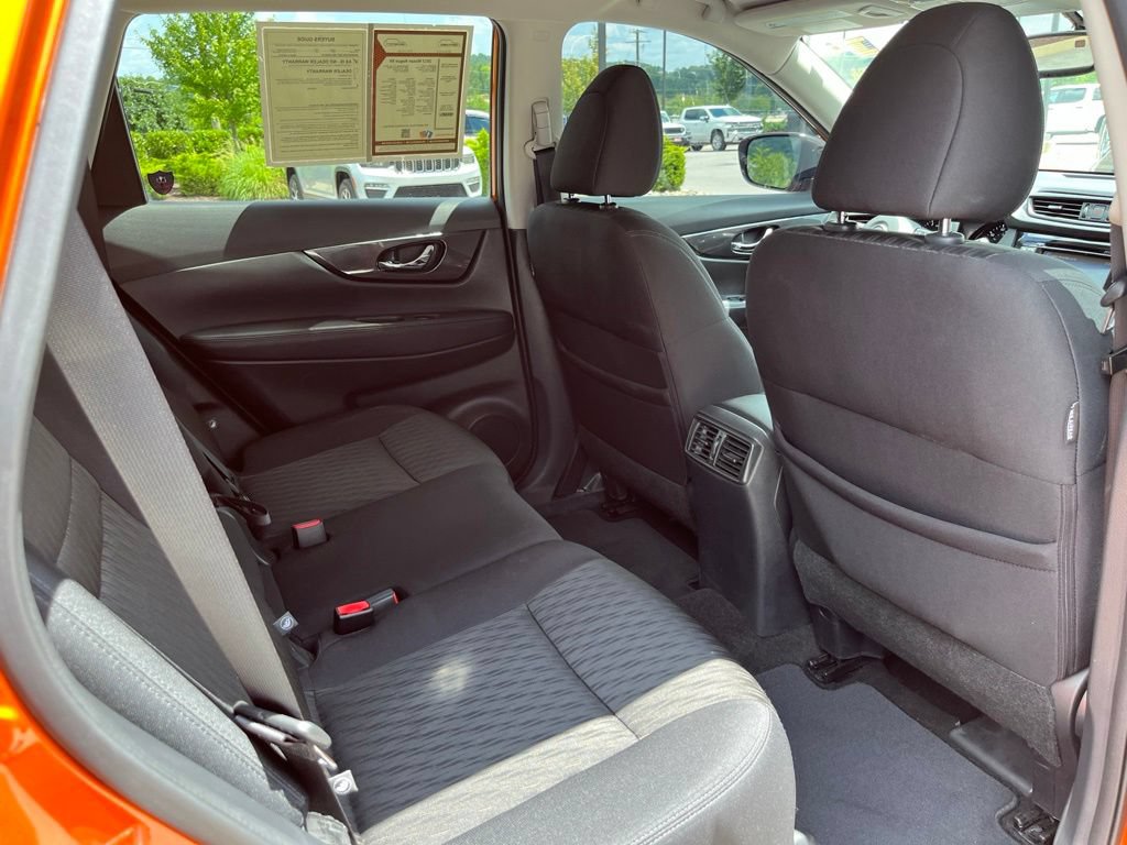 Used 2017 Nissan Rogue SV AWD/4WD image 26