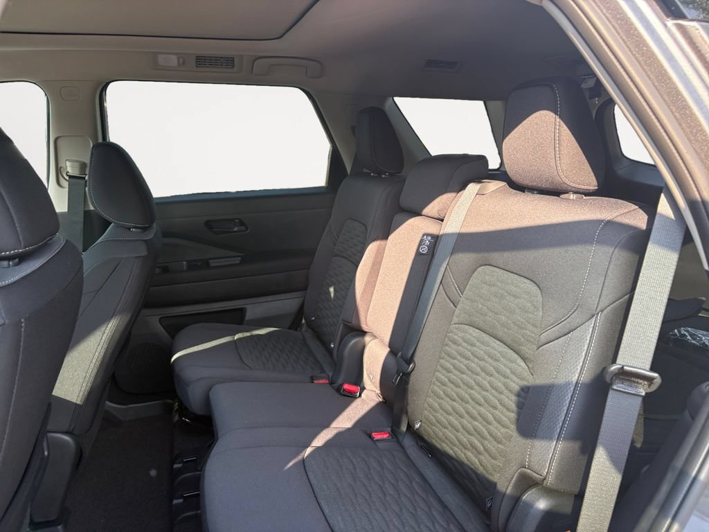 New 2026 Nissan Pathfinder SV w/ SV Premium Package AWD/4WD image 13