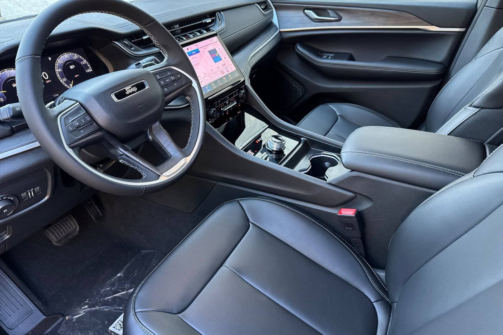 New 2025 Jeep Grand Cherokee Limited w/ Black Appearance Package AWD/4WD image 9