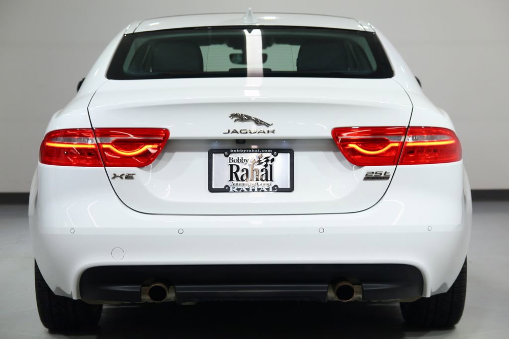 Used 2019 Jaguar XE Prestige image 2