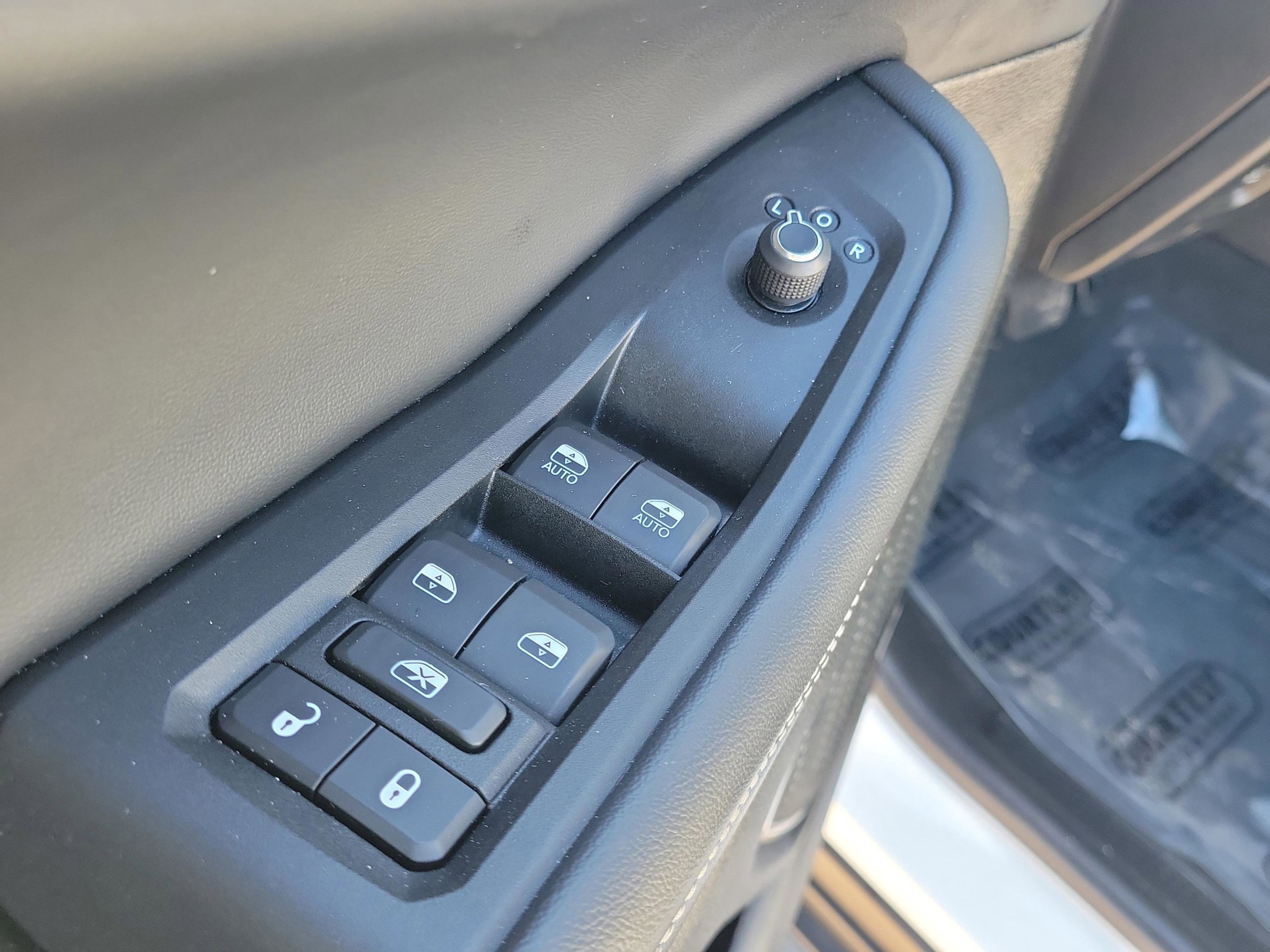 Used 2023 Jeep Grand Cherokee L Limited w/ Black Appearance Package image 21