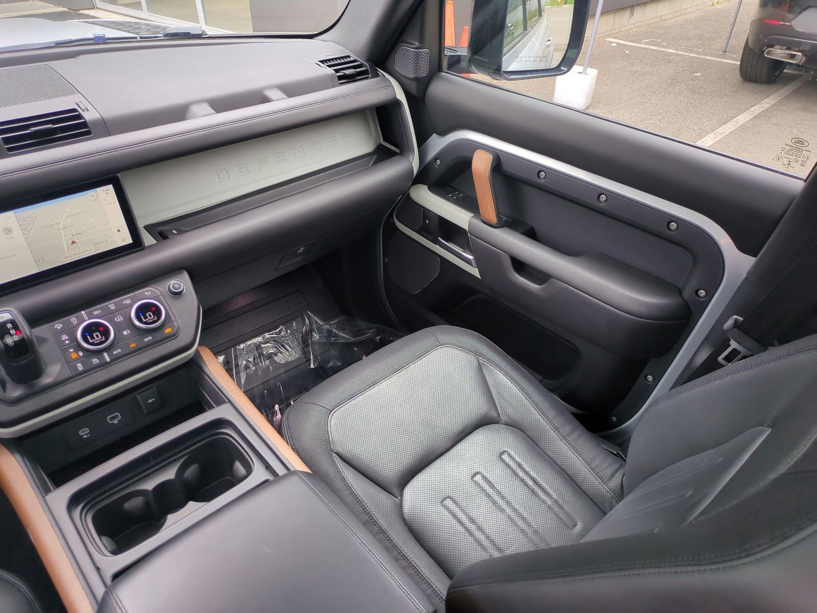 Used 2021 Land Rover Defender 110 X-Dynamic HSE AWD/4WD image 28