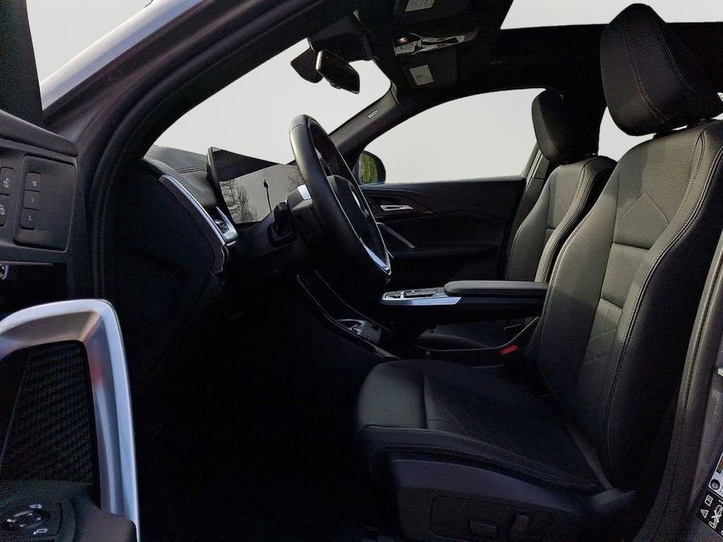 Used 2025 BMW X2 xDrive28i image 14