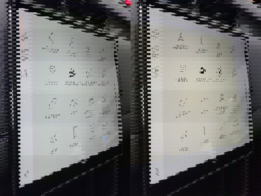 New 2024 Land Rover Discovery Sport Dynamic SE image 31