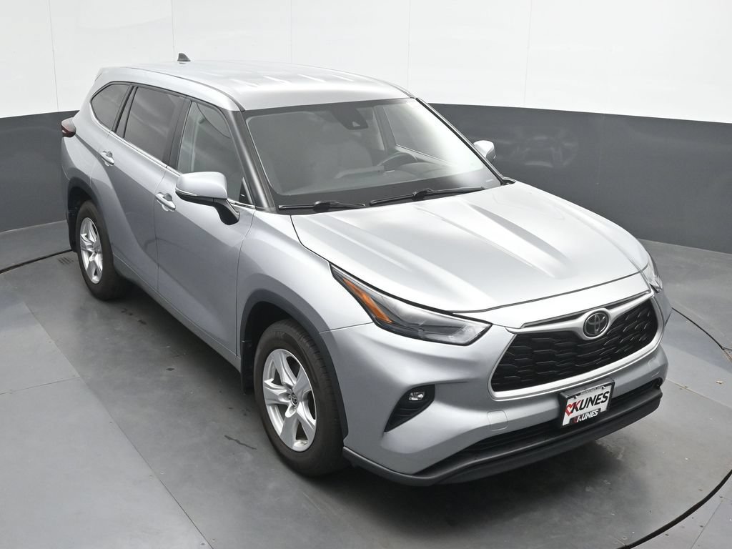 Used 2024 Toyota Highlander LE AWD/4WD image 34