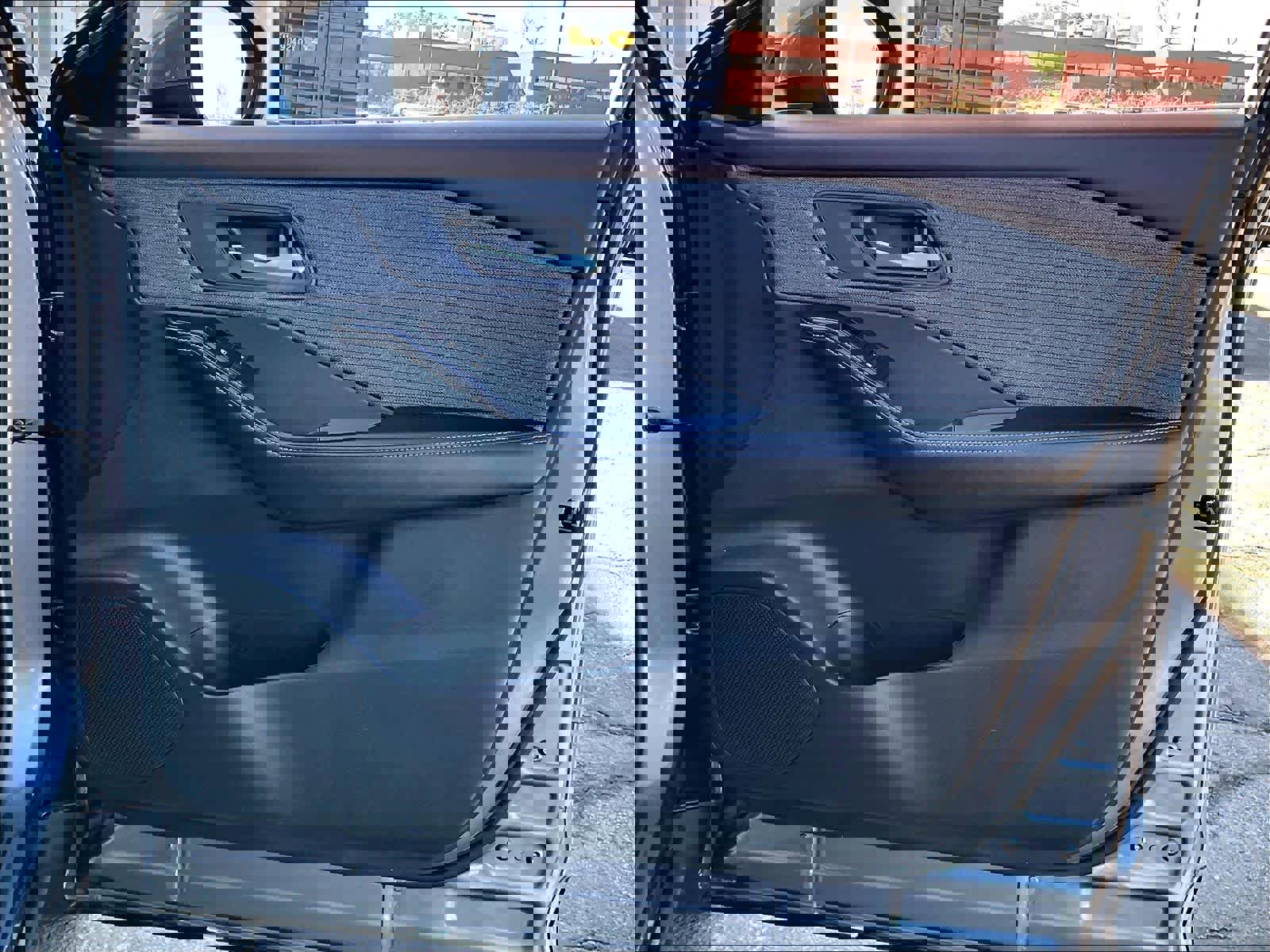 Used 2023 Nissan Rogue SV image 12