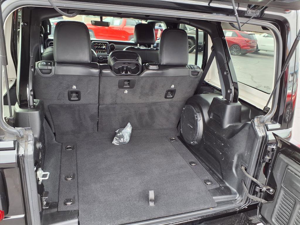 Used 2022 Jeep Wrangler Unlimited Sahara AWD/4WD image 27