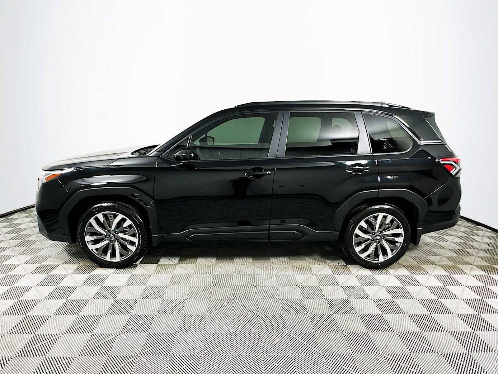 New 2025 Subaru Forester Touring image 4