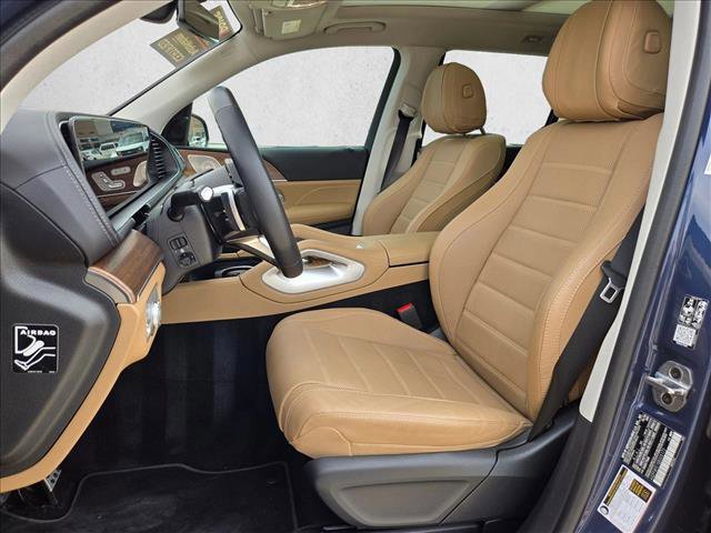 Used 2025 Mercedes-Benz GLS 580 4MATIC image 17