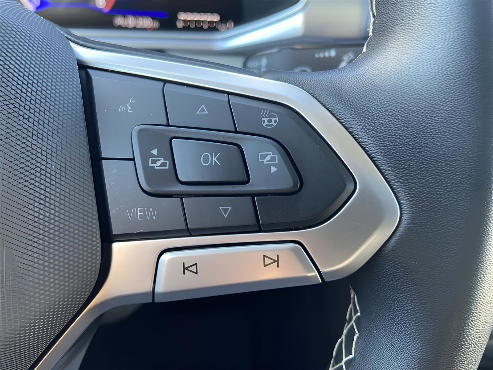 Used 2025 Volkswagen Taos SE w/ Panoramic Sunroof Package image 28