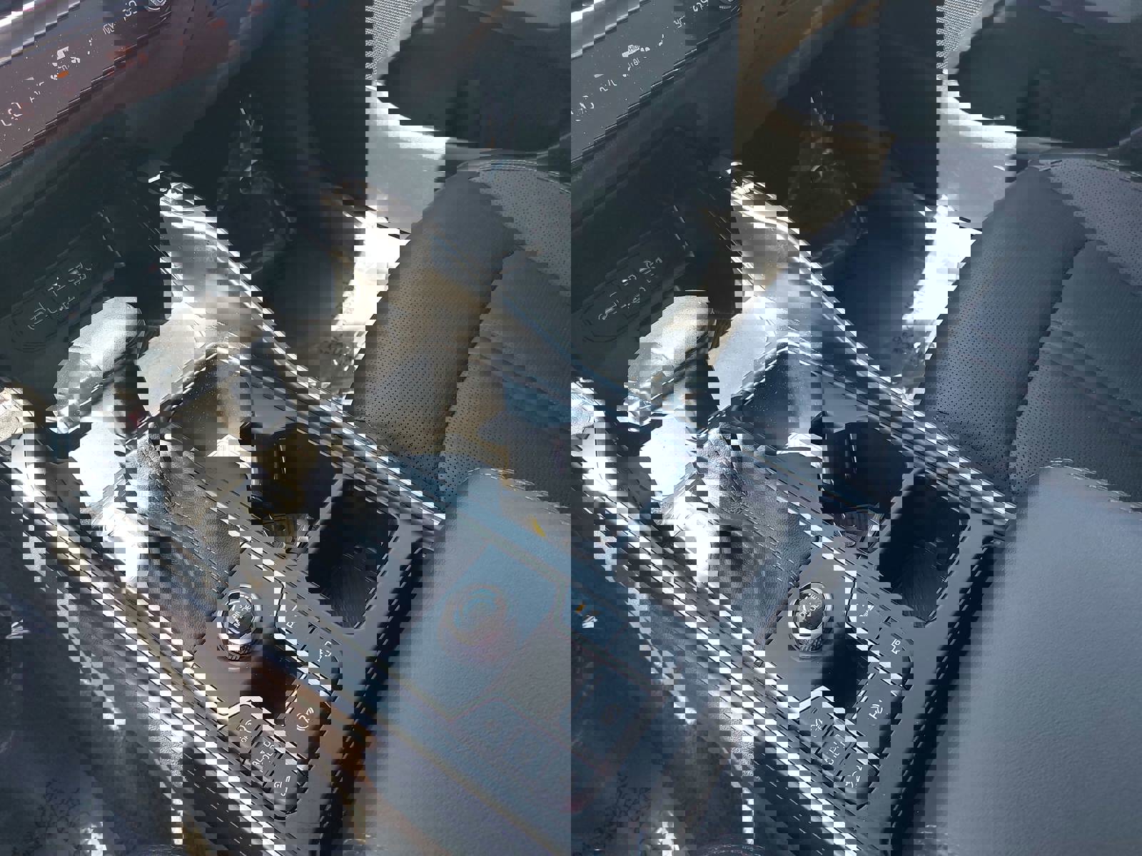 Used 2024 Kia Sorento S w/ Panoramic Sunroof Package FWD image 27