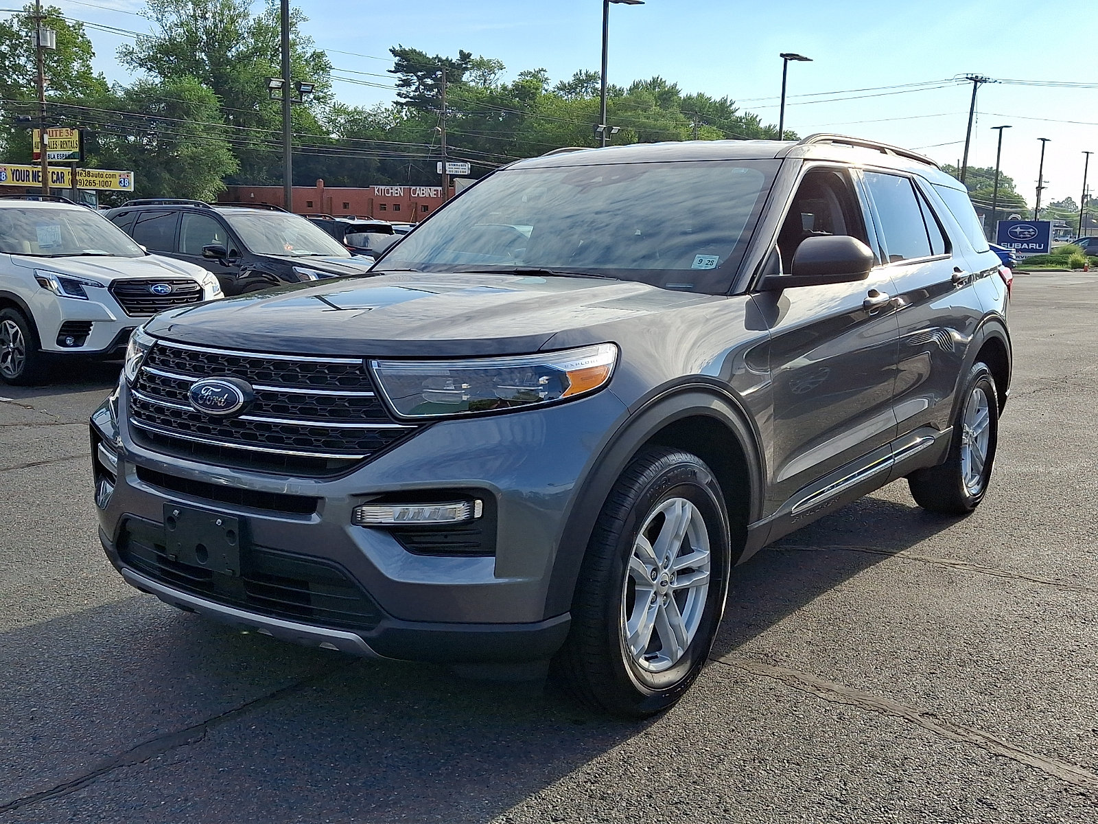 Certified 2023 Ford Explorer XLT w/ Equipment Group 202A AWD/4WD image 3