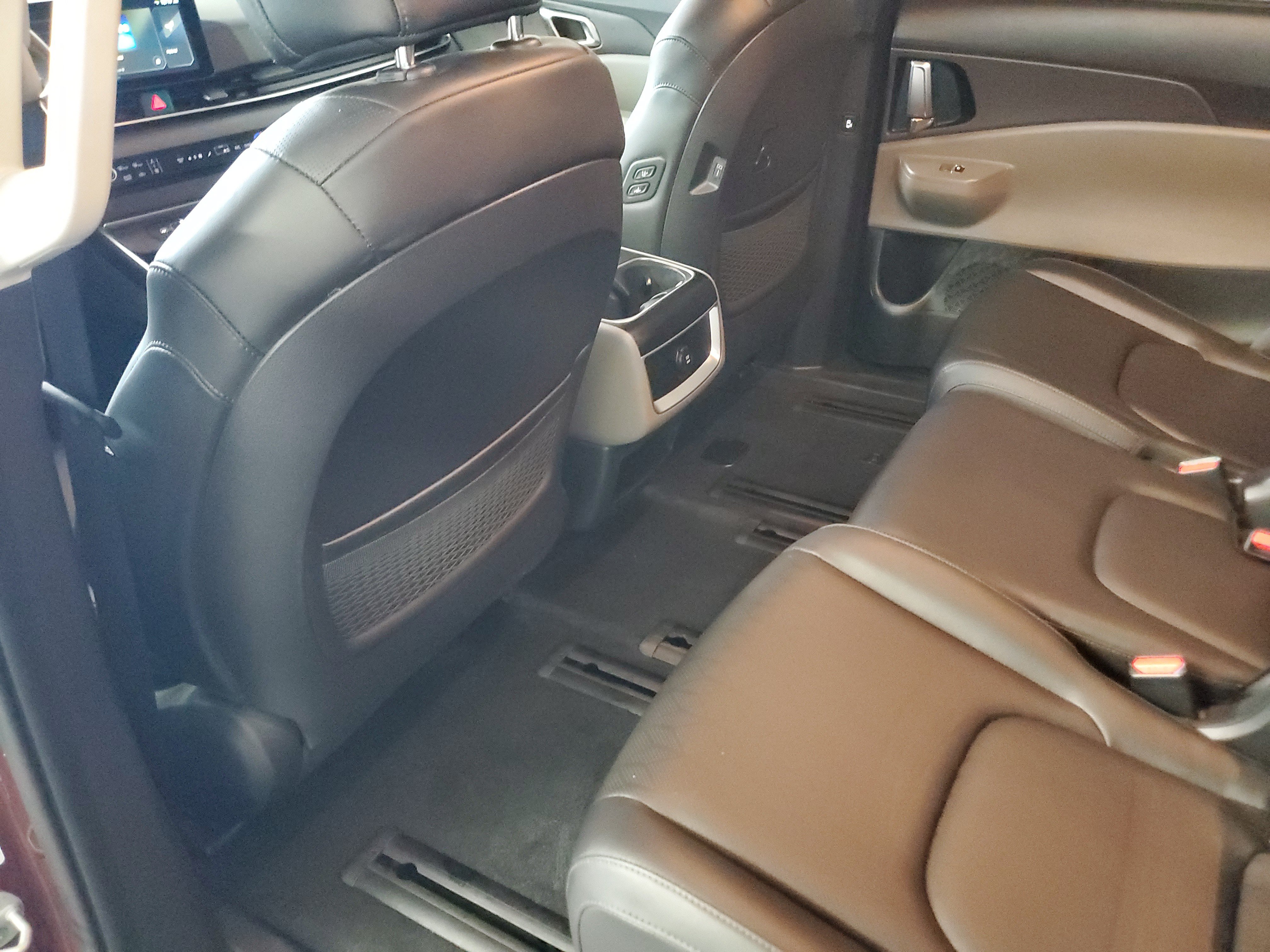 Used 2025 Kia Carnival EX FWD image 11