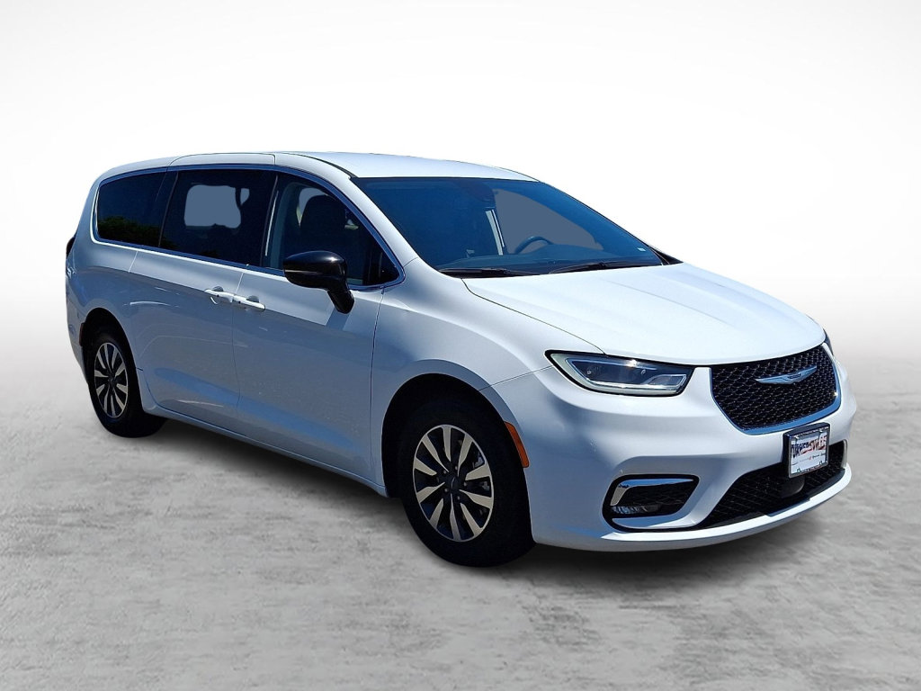 Used 2024 Chrysler Pacifica Limited FWD image 7