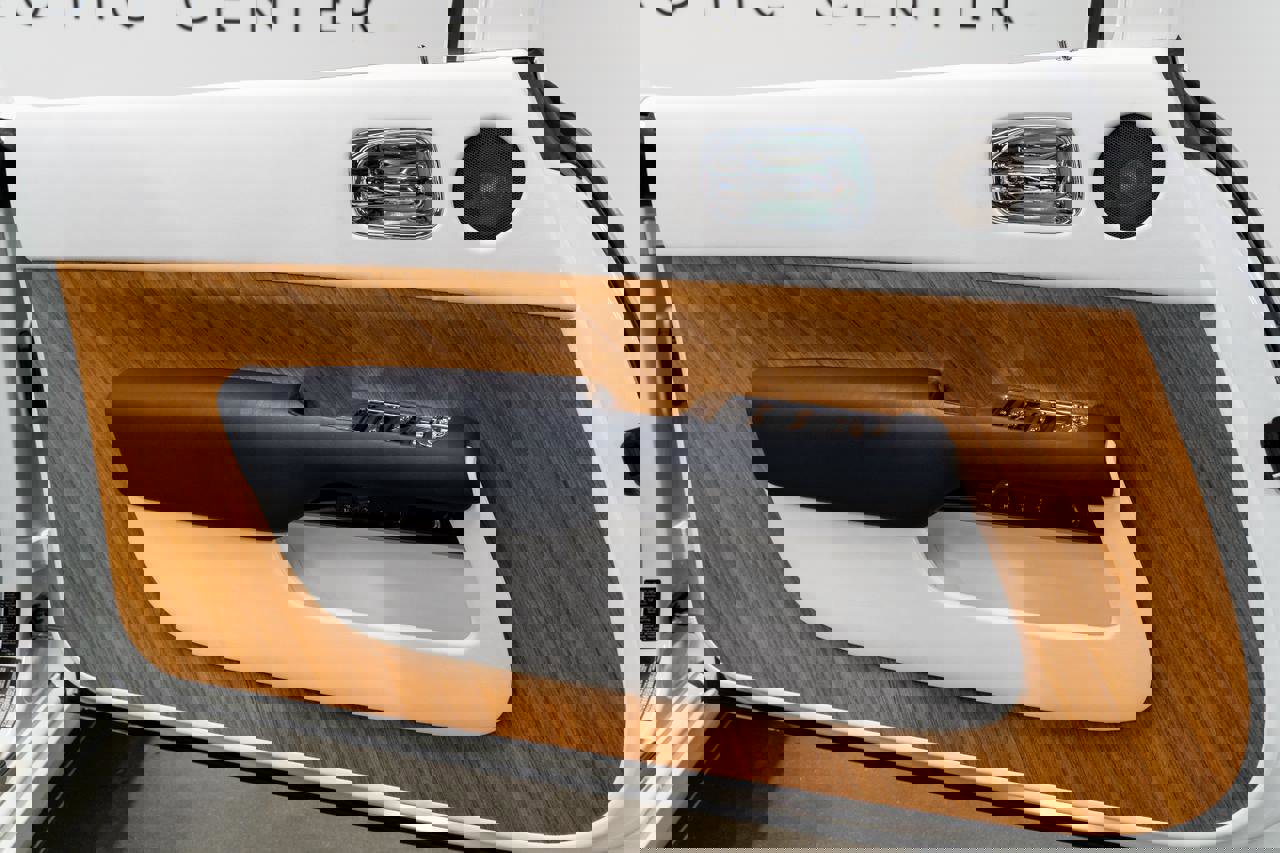 Used 2016 Rolls-Royce Dawn image 9