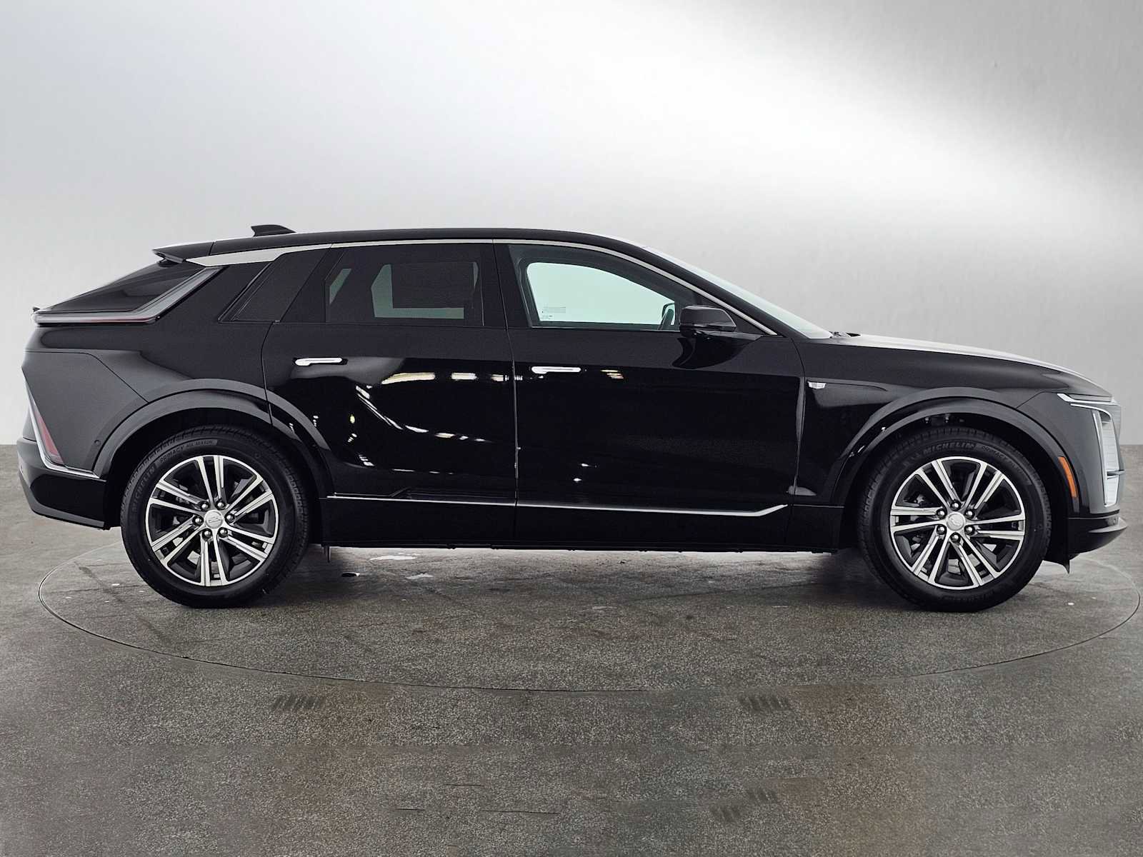 New 2026 Cadillac Lyriq Luxury image 2