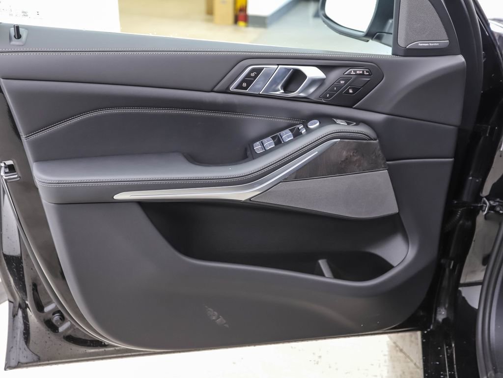 Used 2025 BMW X7 xDrive40i image 9