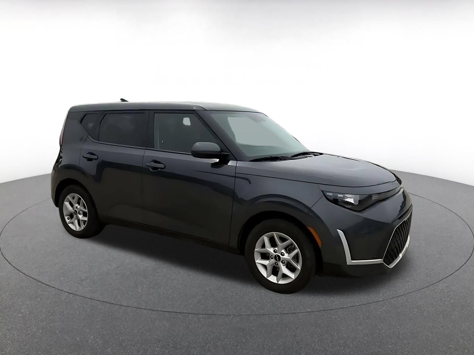 Used 2025 Kia Soul LX w/ LX Technology Package FWD image 2