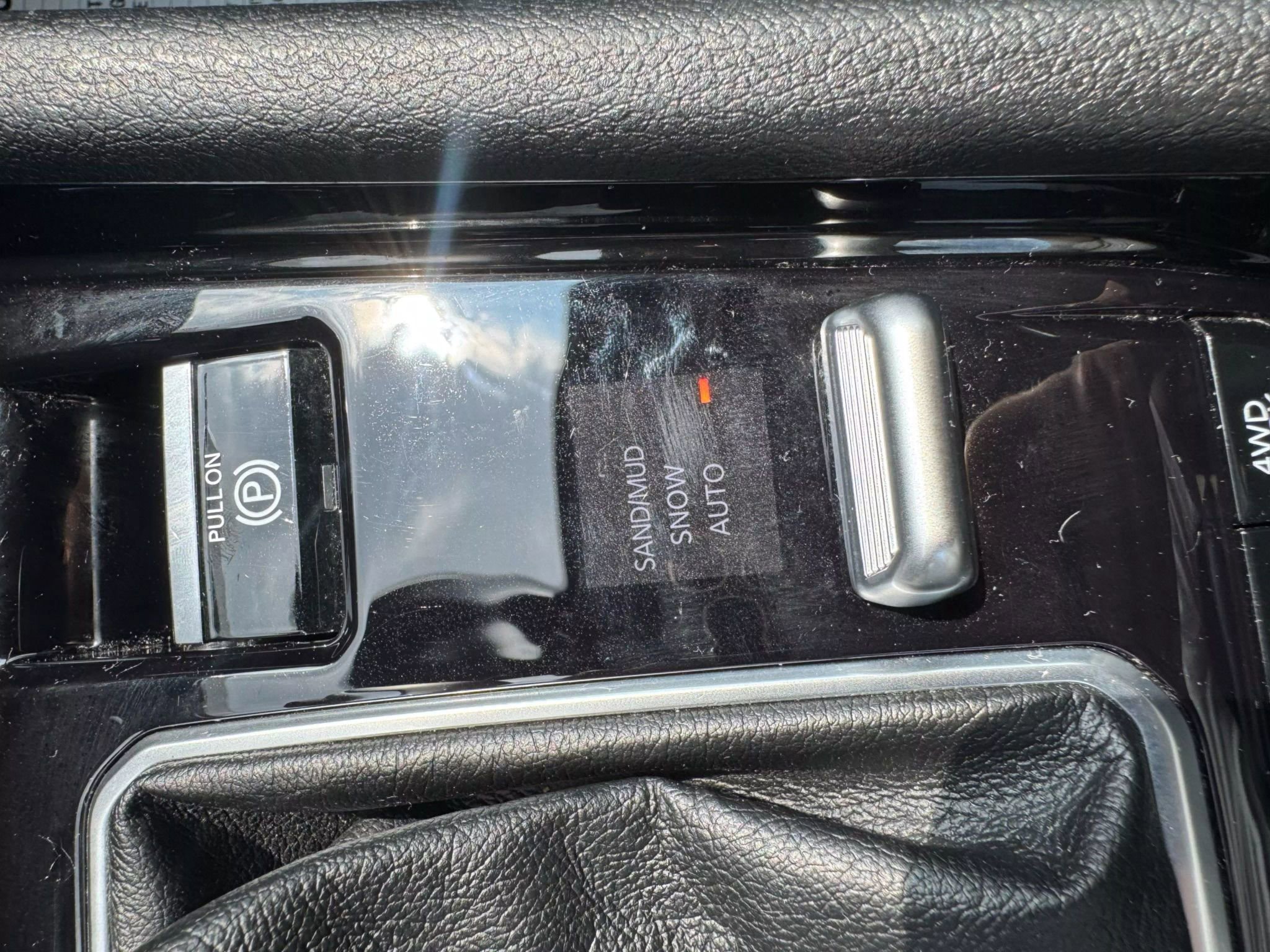 Used 2025 Jeep Compass Limited image 30