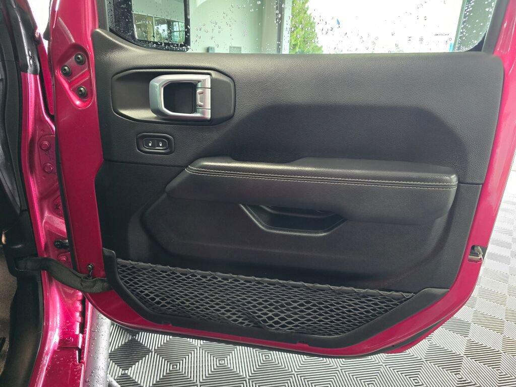 Used 2022 Jeep Wrangler Unlimited Sahara image 42