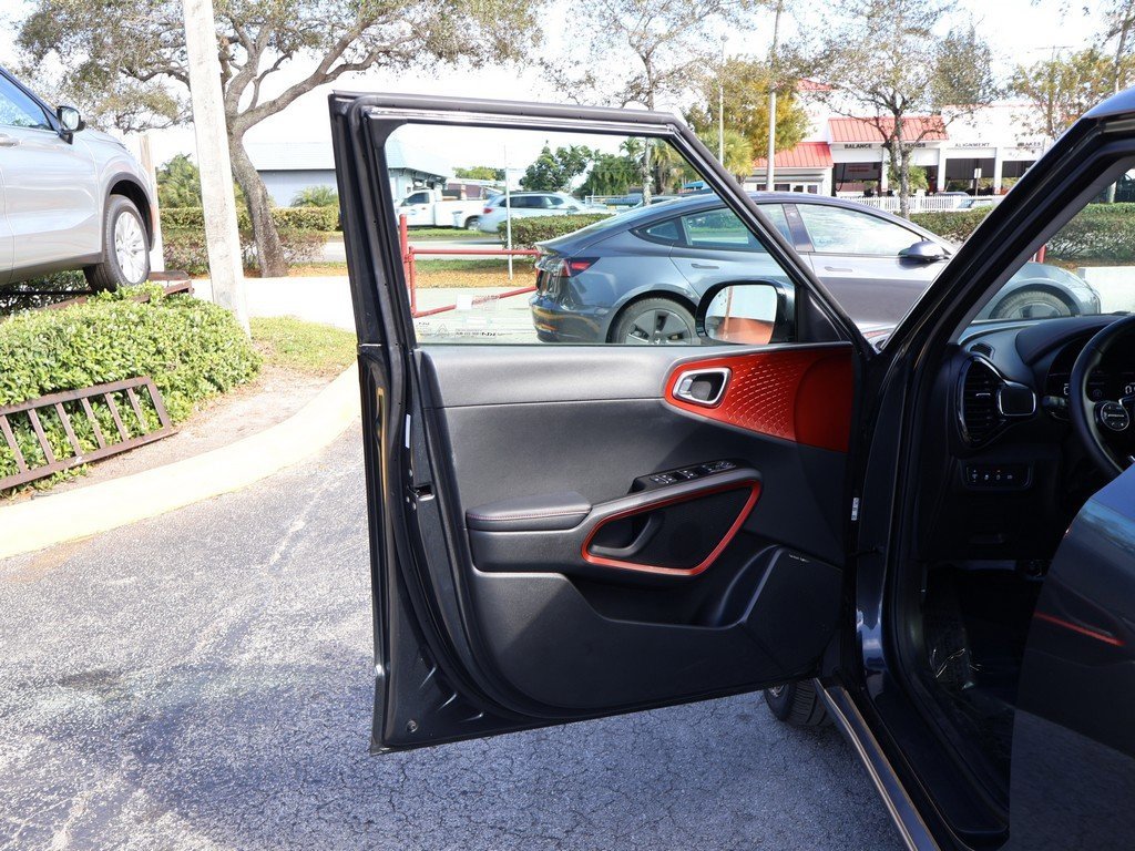 Used 2023 Kia Soul GT-Line w/ GT-Line Technology Package image 21