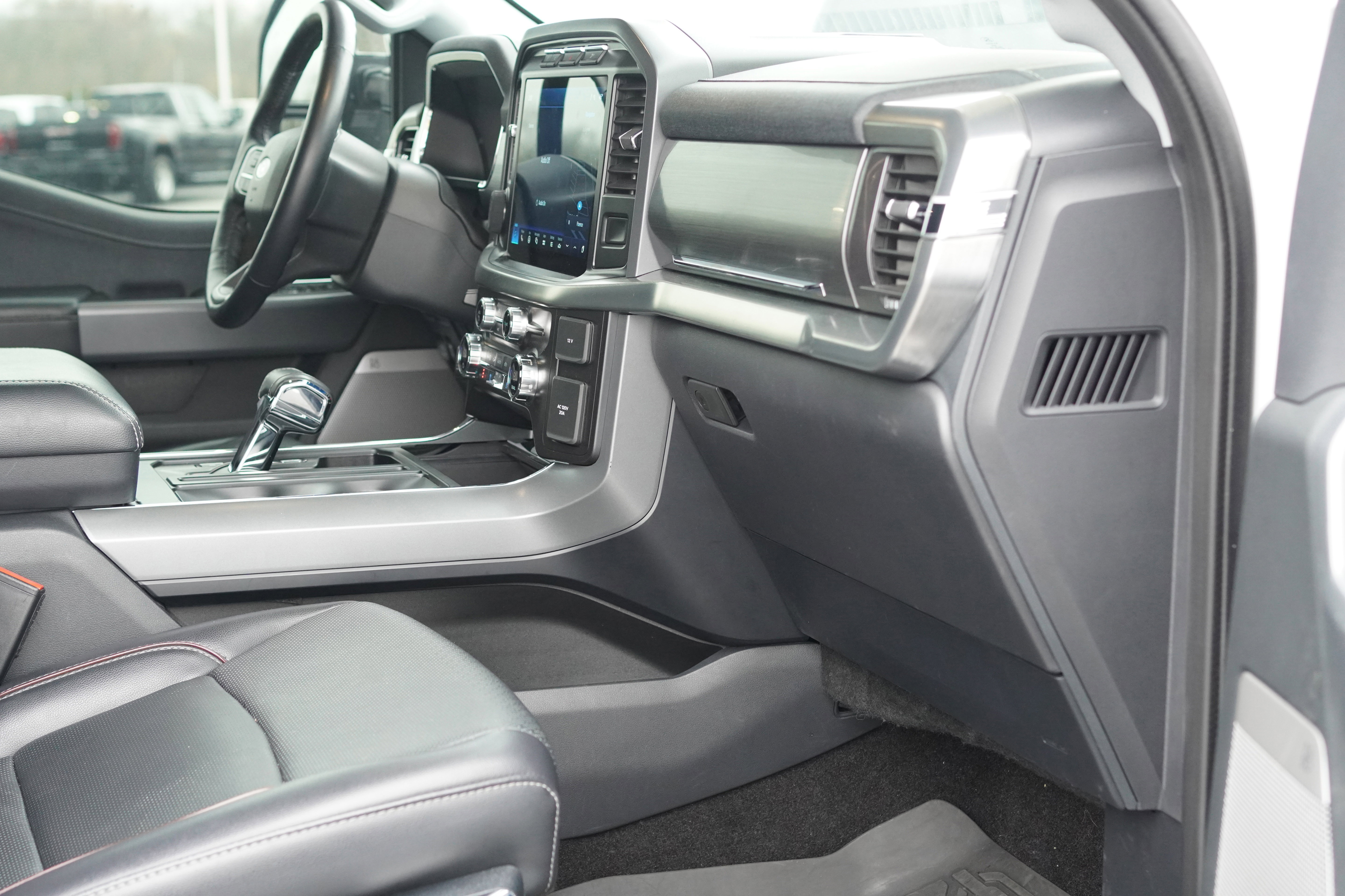 Used 2021 Ford F150 Lariat w/ Equipment Group 501A Mid image 32