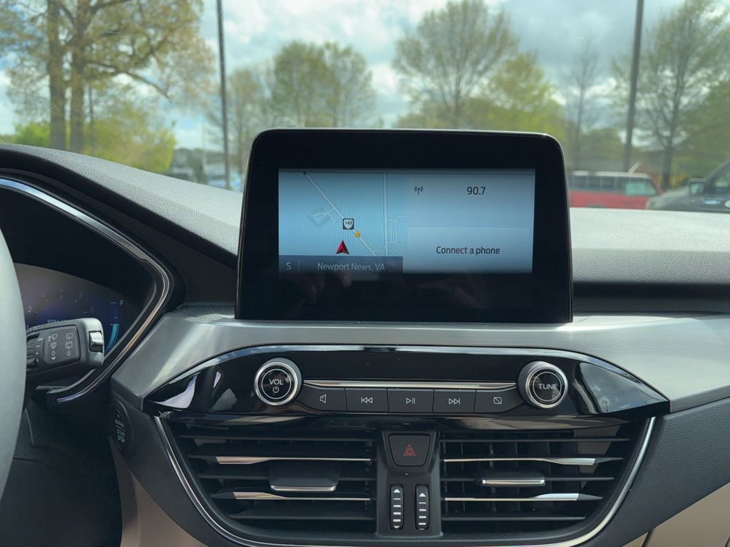 Used 2022 Ford Escape Titanium w/ Class II Trailer Tow Package image 19