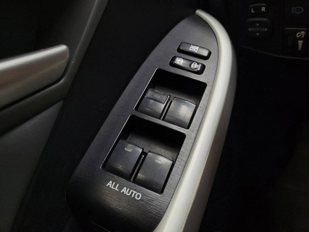 Used 2015 Toyota Prius Five image 27