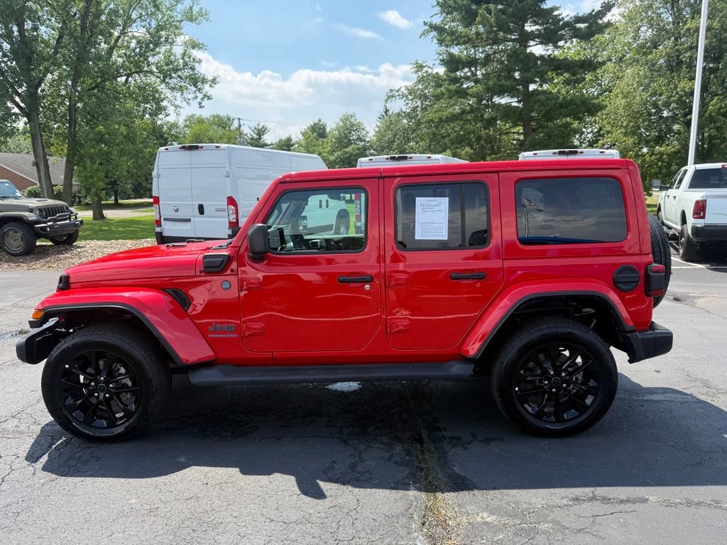 Used 2025 Jeep Wrangler Unlimited Sahara AWD/4WD image 7