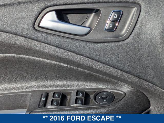 Used 2016 Ford Escape SE w/ Equipment Group 201A FWD image 11
