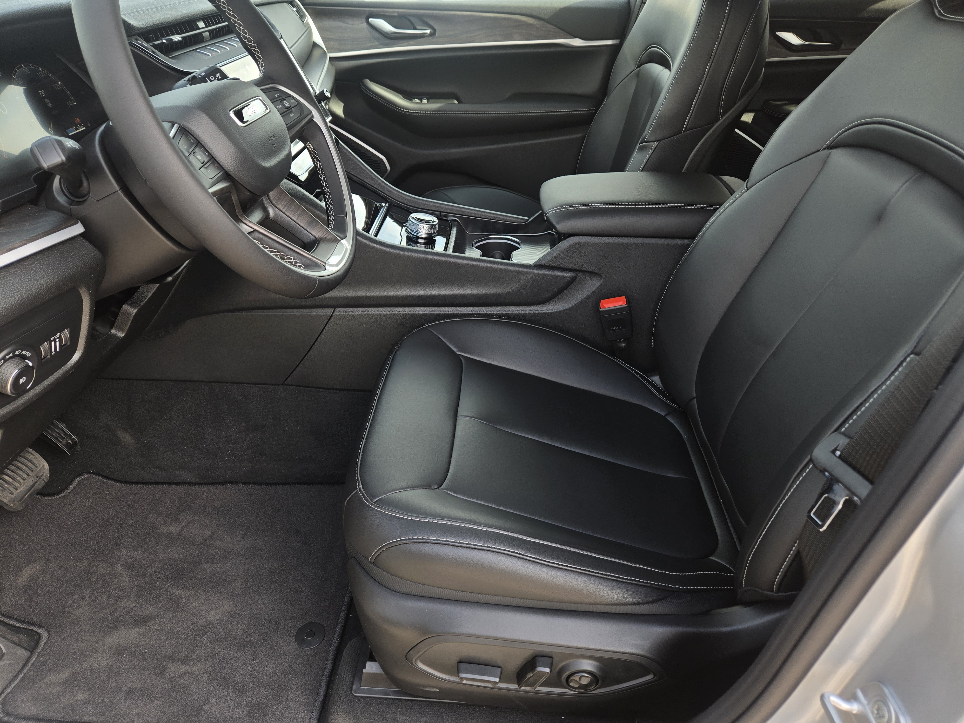 New 2026 Jeep Grand Cherokee L Limited w/ Limited Altitude Package RWD image 14