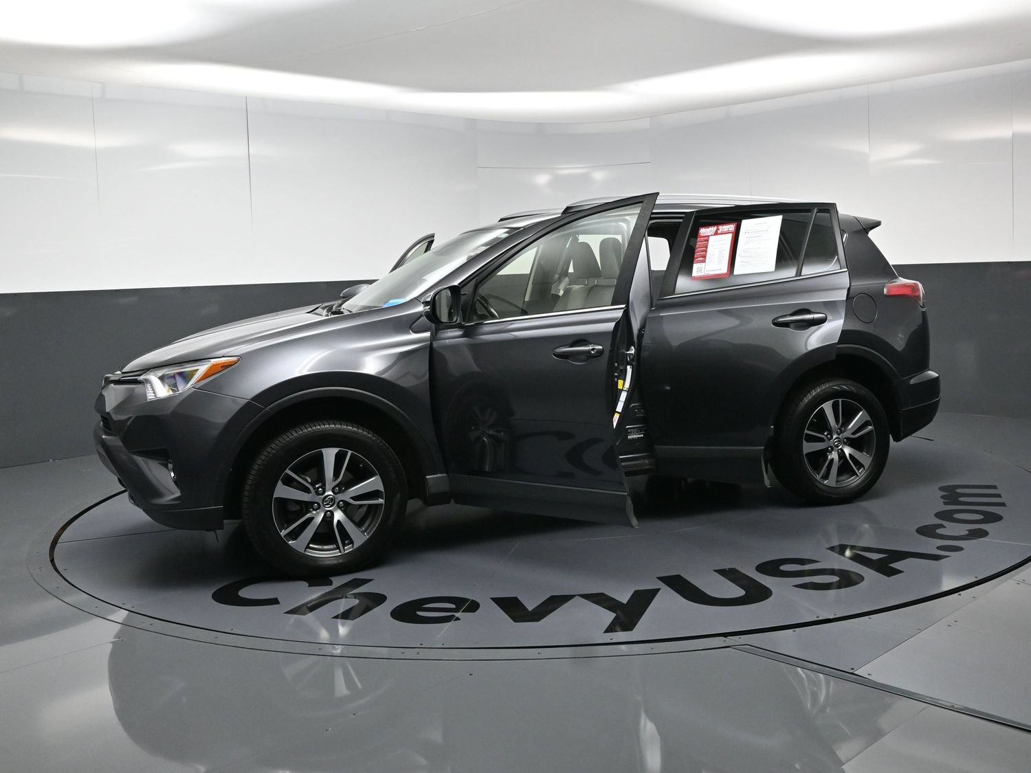 Used 2018 Toyota RAV4 XLE AWD/4WD image 18
