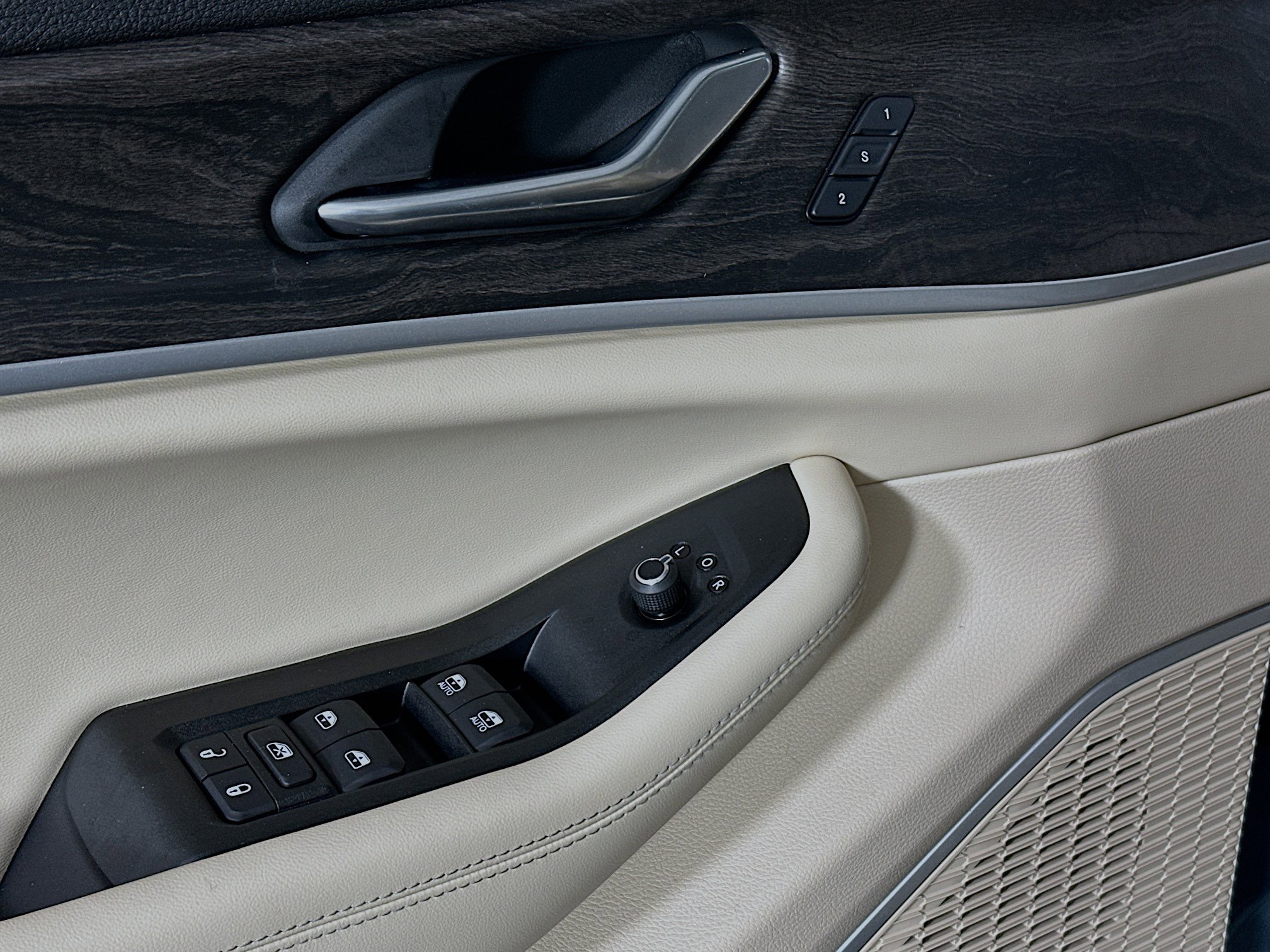 Used 2026 Jeep Grand Cherokee L Limited RWD image 14