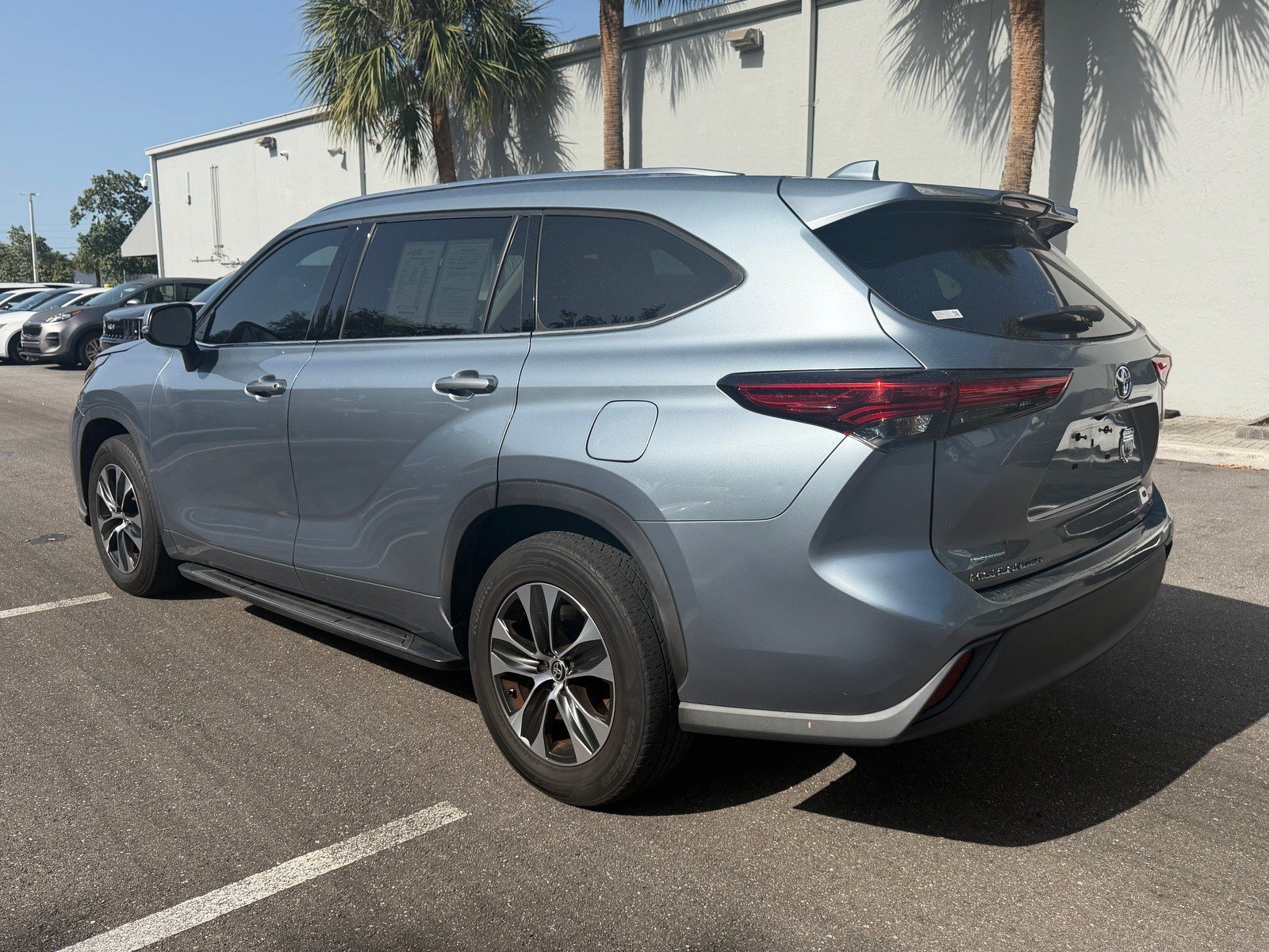 Used 2020 Toyota Highlander XLE FWD image 5