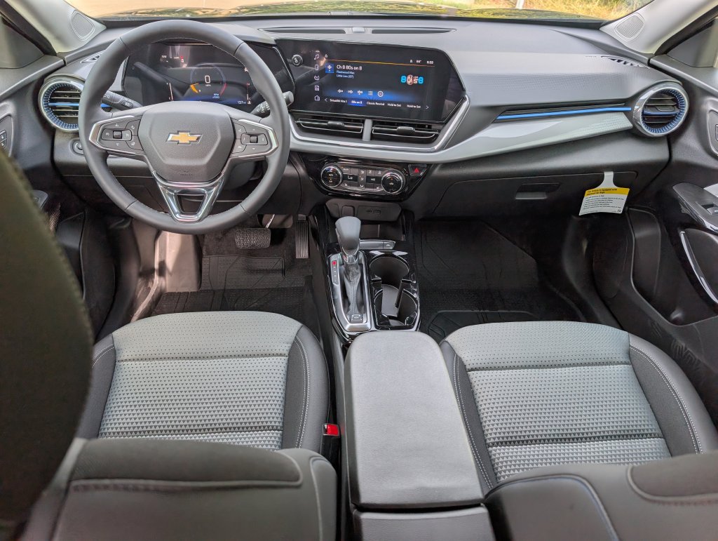 New 2026 Chevrolet Trax LT w/ Driver Confidence Package FWD image 5