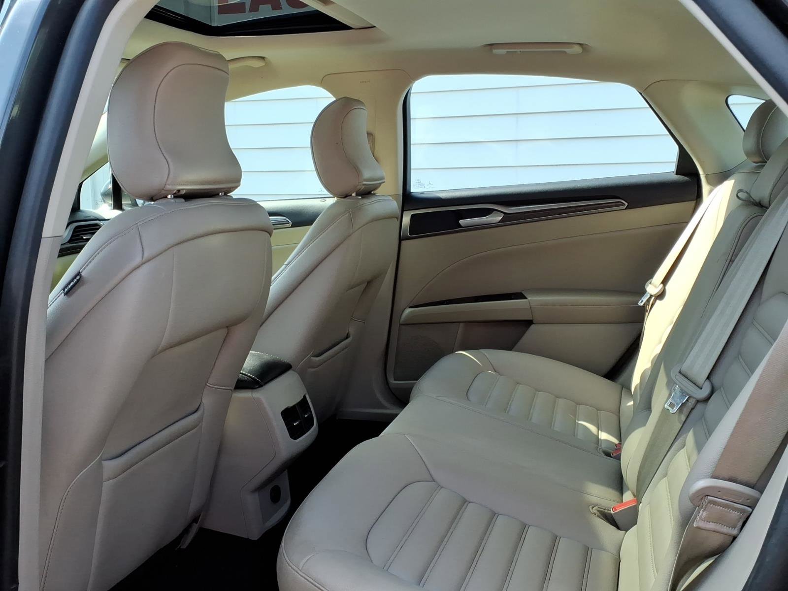 Used 2019 Ford Fusion SEL FWD image 11