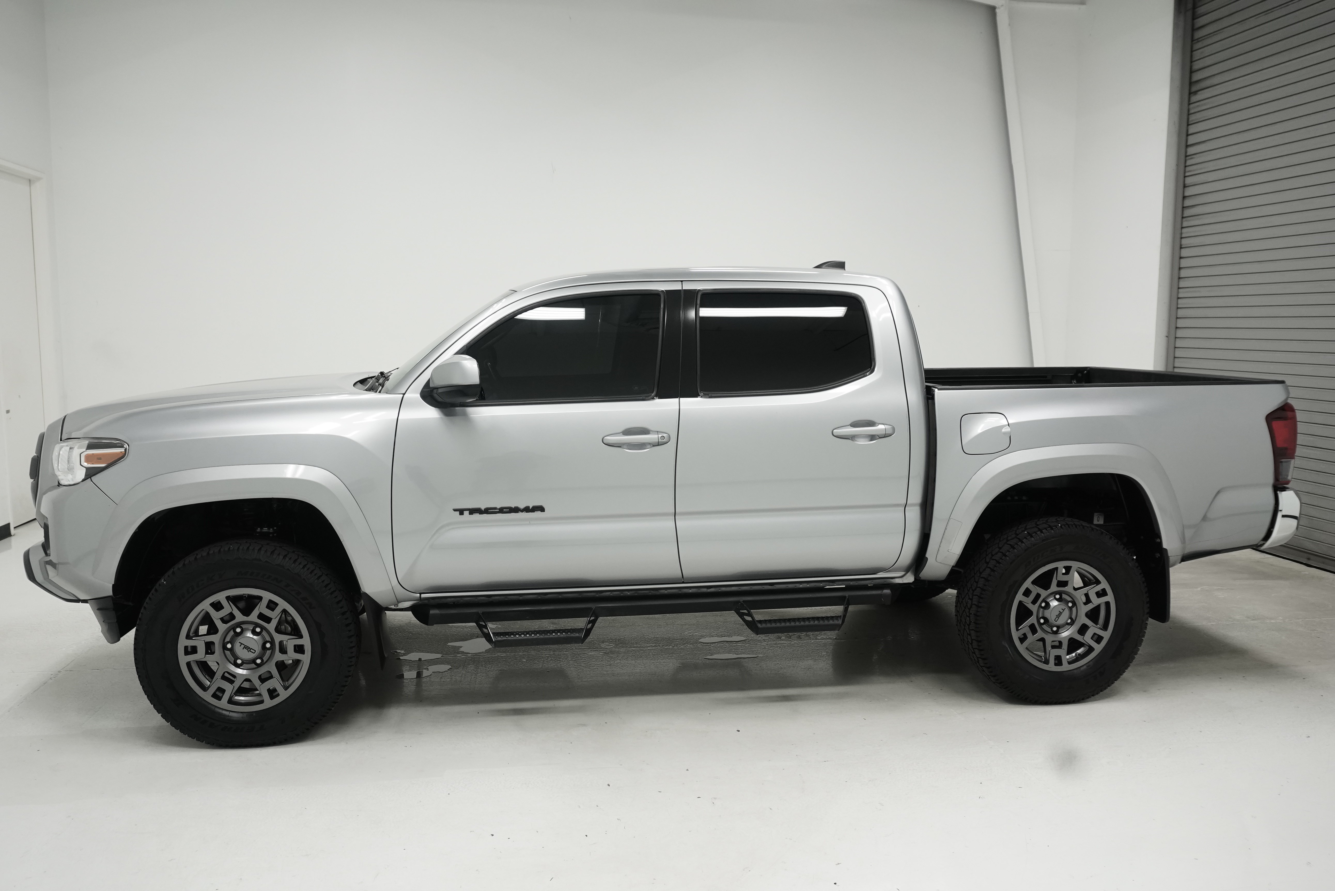 Used 2020 Toyota Tacoma SR5 RWD image 6