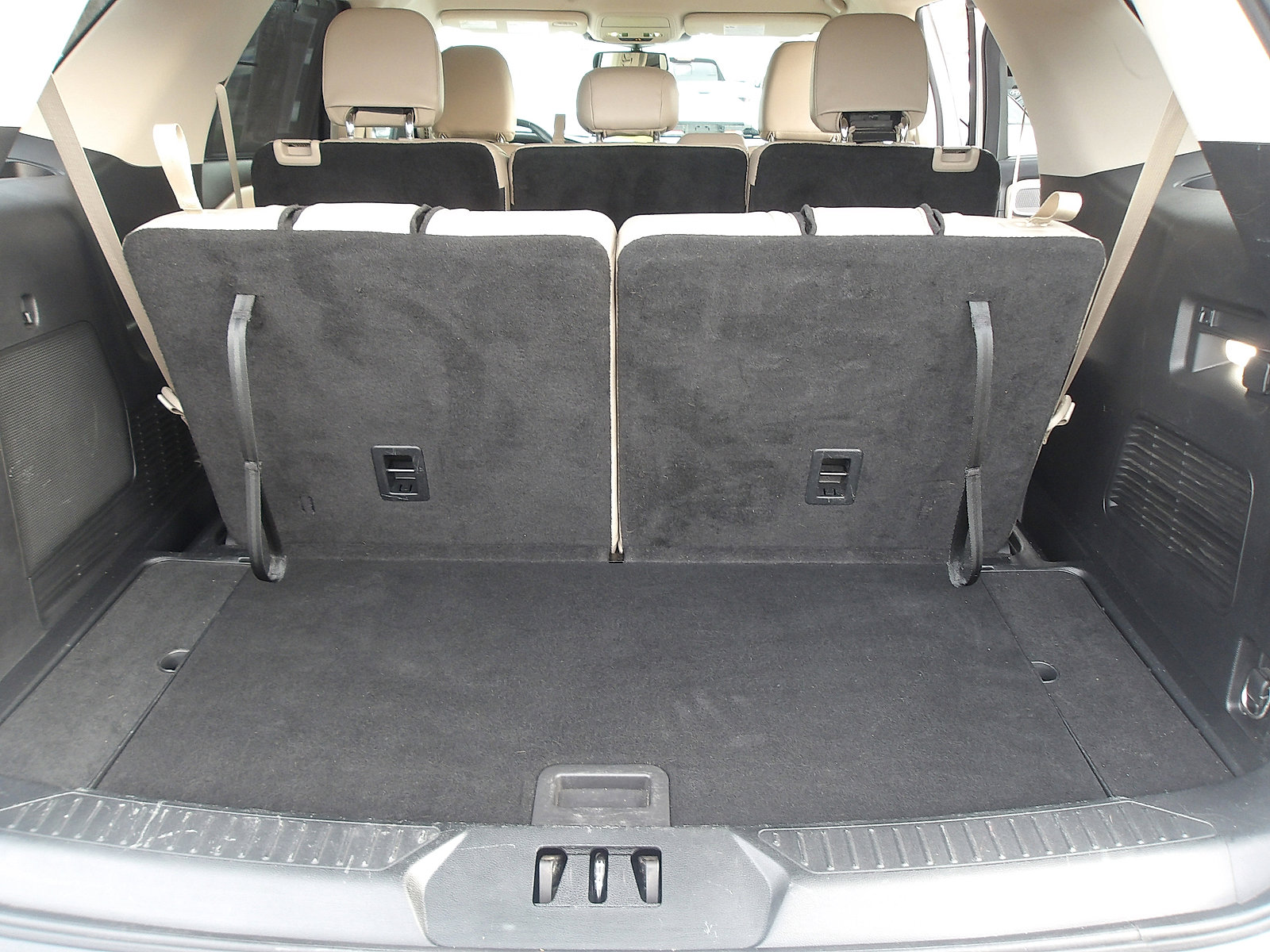 Used 2023 Ford Explorer Limited image 15