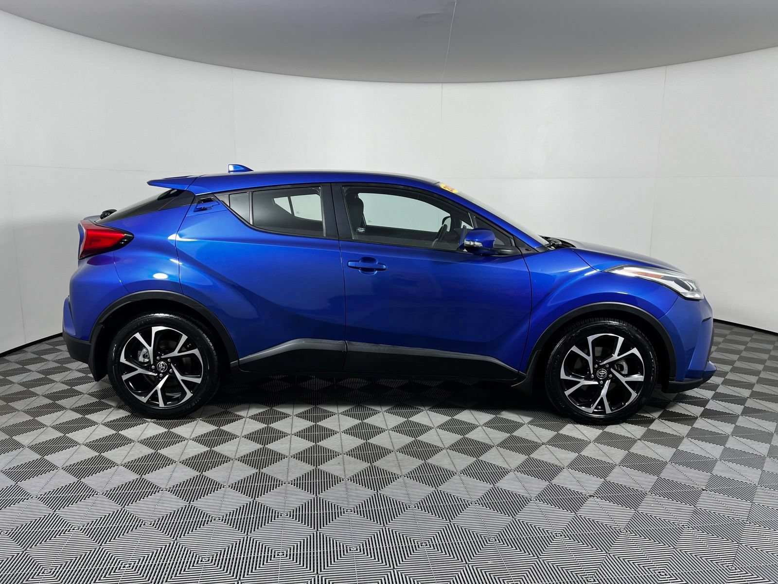 Certified 2021 Toyota C-HR XLE FWD image 4
