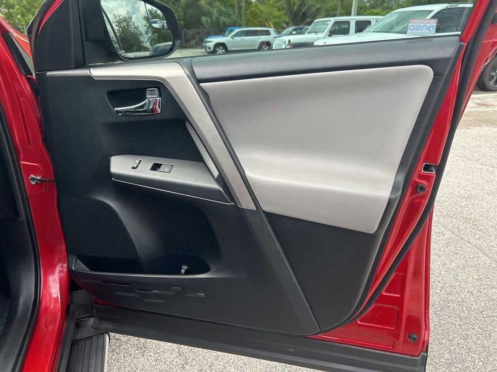 Used 2016 Toyota RAV4 XLE image 25