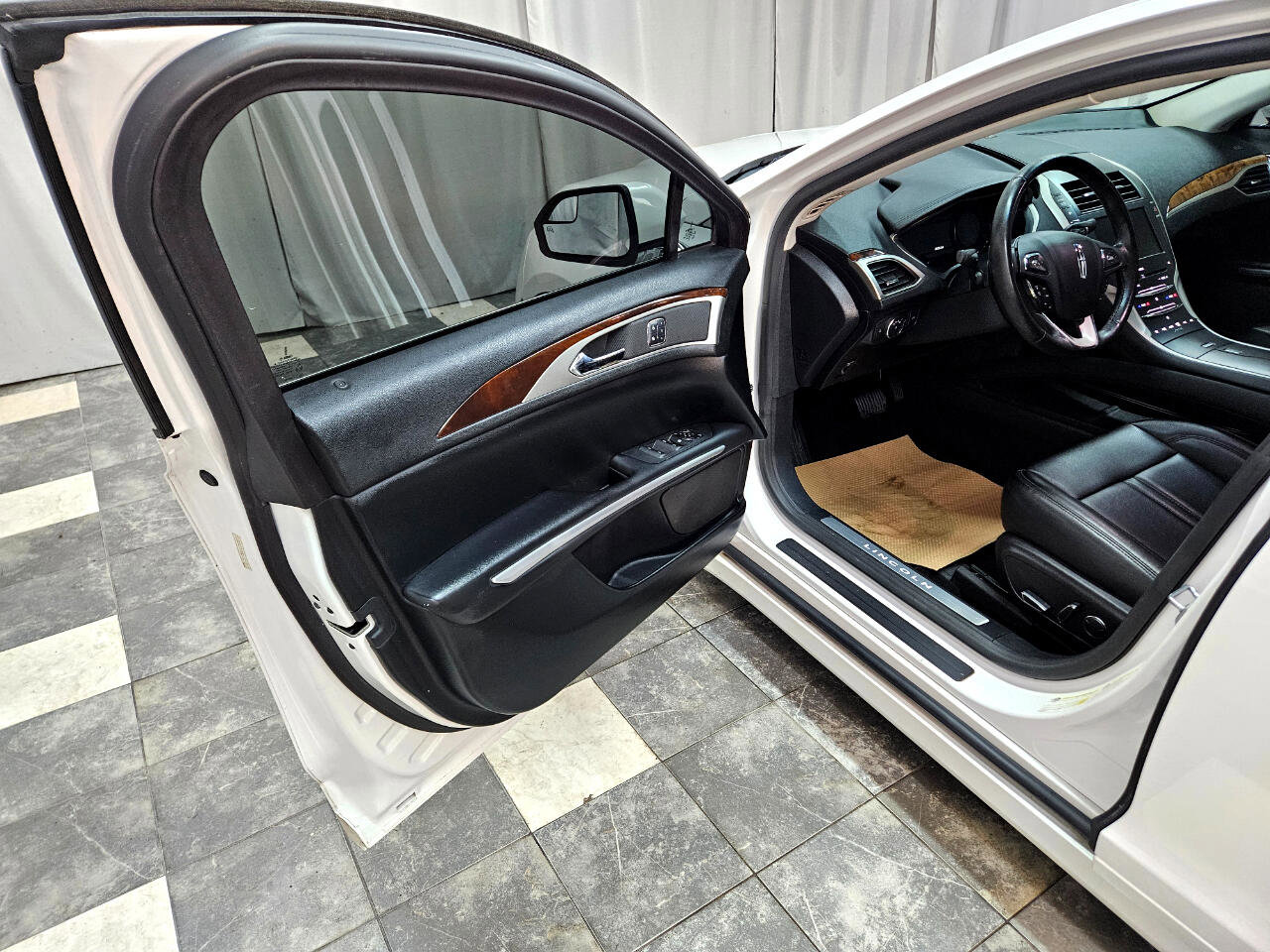 Used 2016 Lincoln MKZ image 11