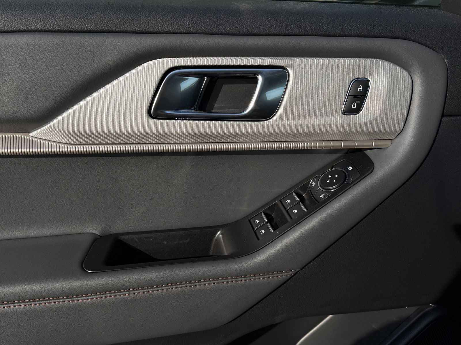 New 2026 Ford Explorer Active RWD image 21