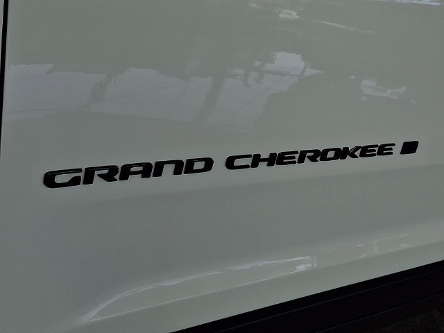 New 2026 Jeep Grand Cherokee Altitude AWD/4WD image 27