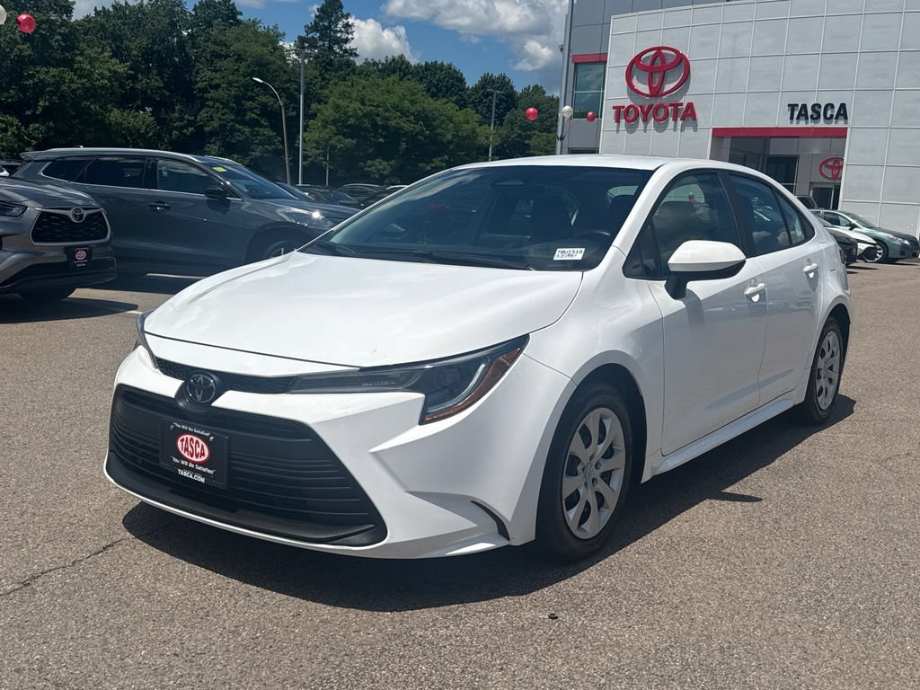 Used 2024 Toyota Corolla LE FWD image 3