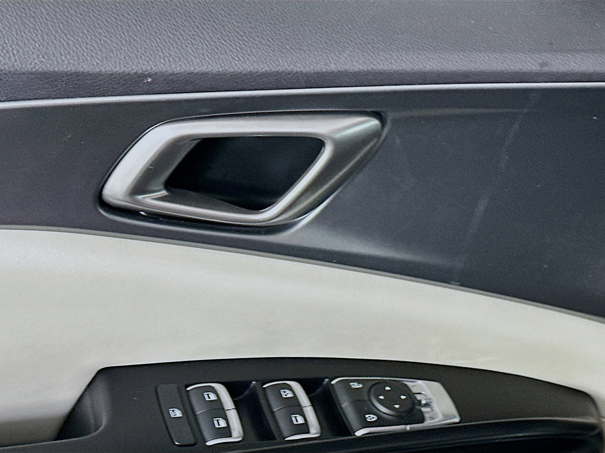 Used 2024 Kia Carnival LX image 15