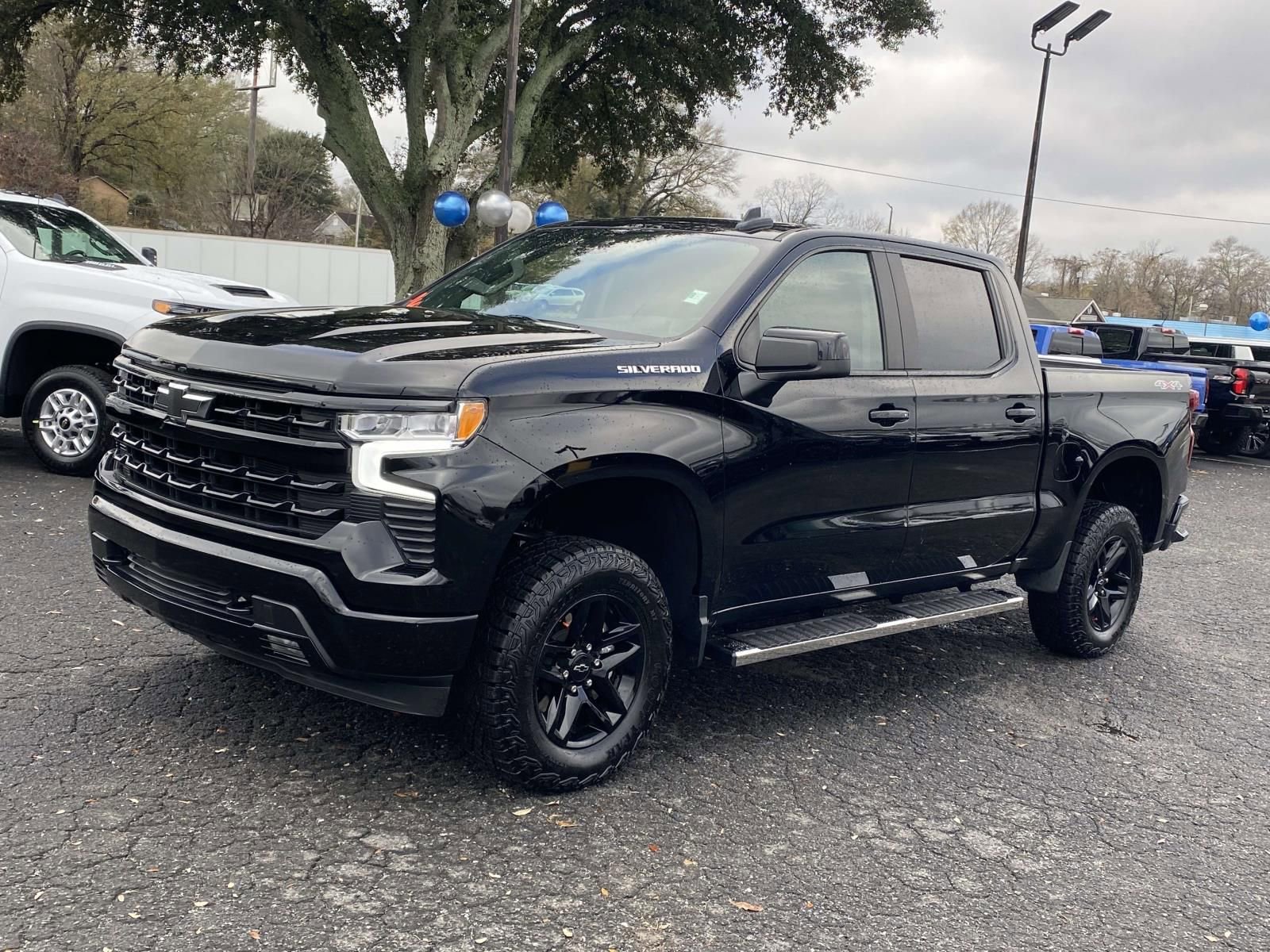 Used 2024 Chevrolet Silverado 1500 RST AWD/4WD image 3