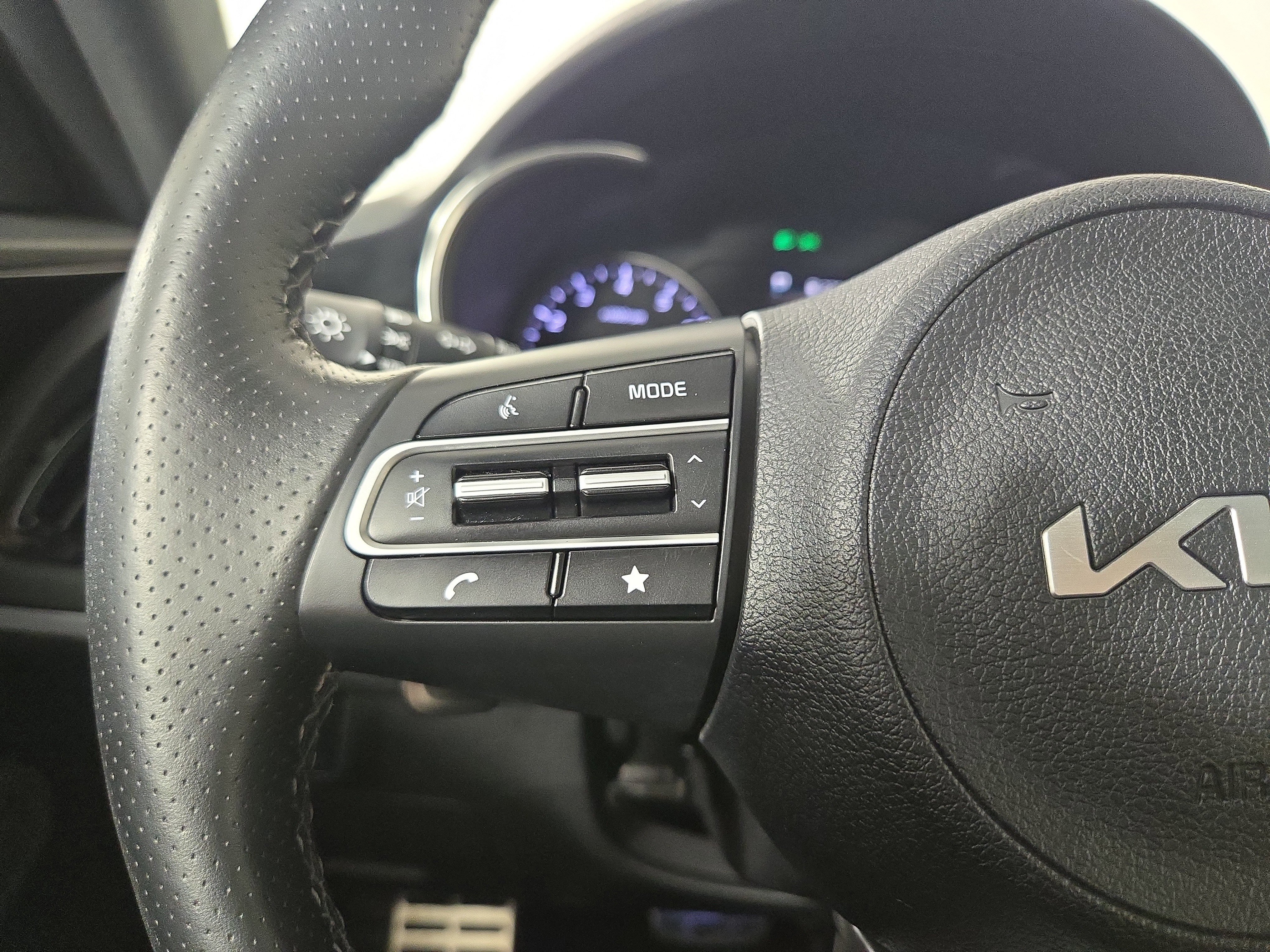 Used 2023 Kia Stinger GT-Line w/ Sun & Sound Package image 16