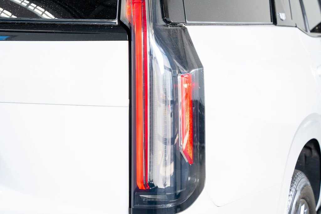 Used 2023 Cadillac Escalade V AWD/4WD image 13