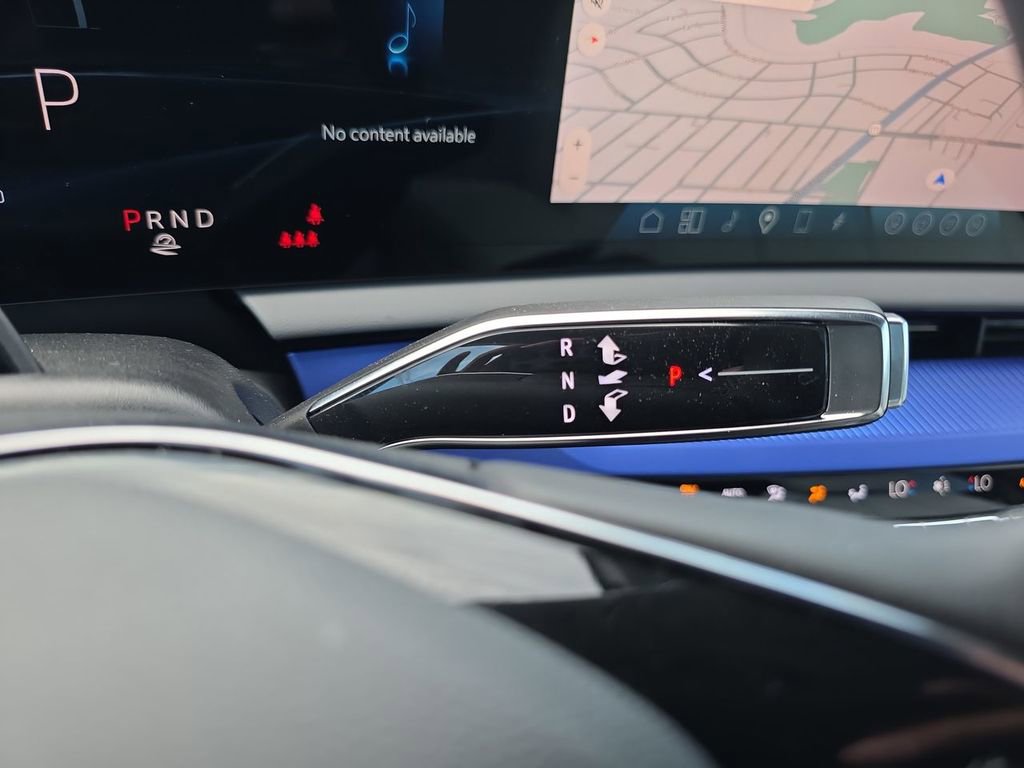 Used 2025 Cadillac Optiq Luxury 2 image 16