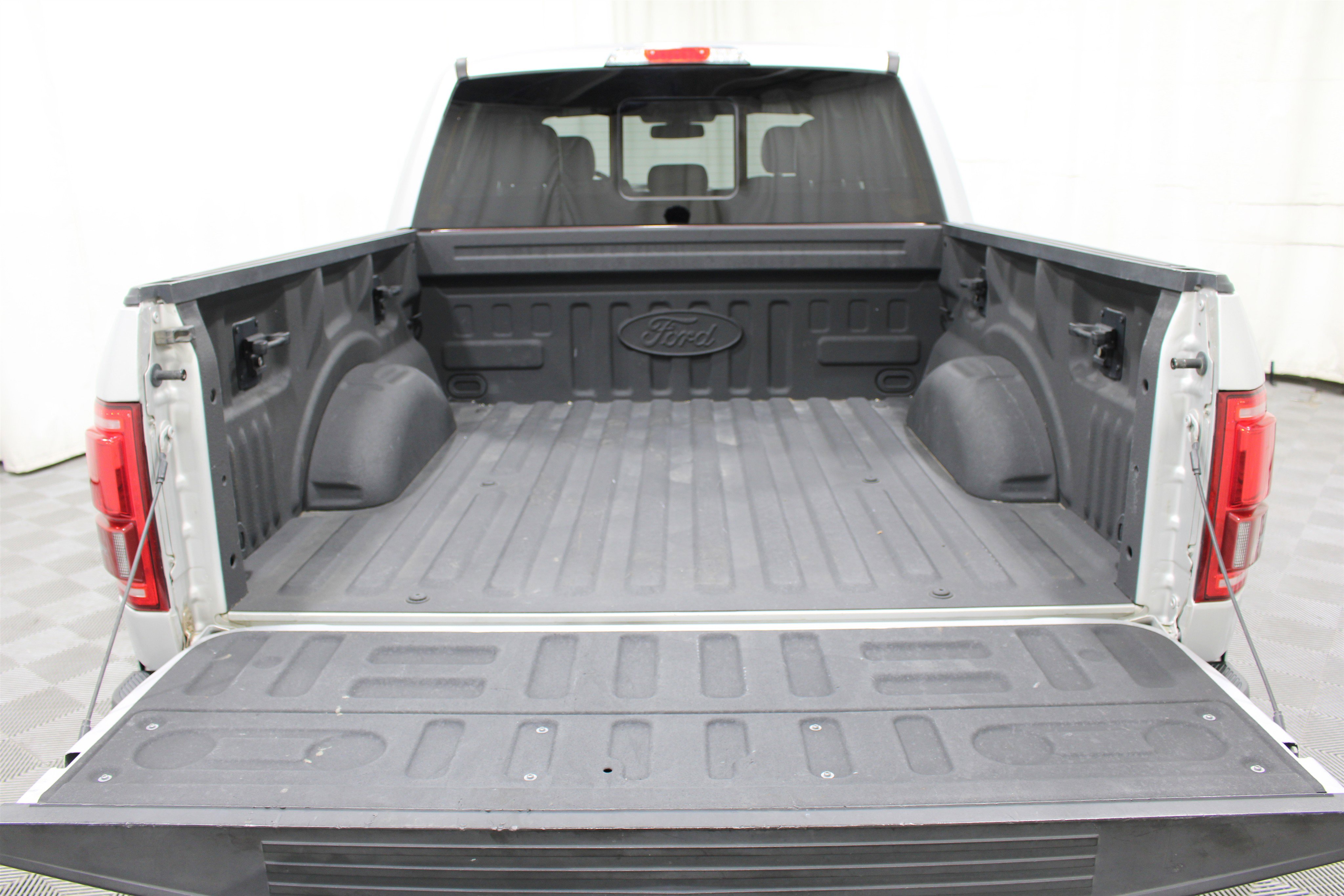 Used 2017 Ford F150 Lariat w/ Equipment Group 502A Luxury RWD image 22